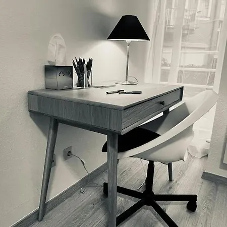 Stylish 2 Bedrooms In Center *
