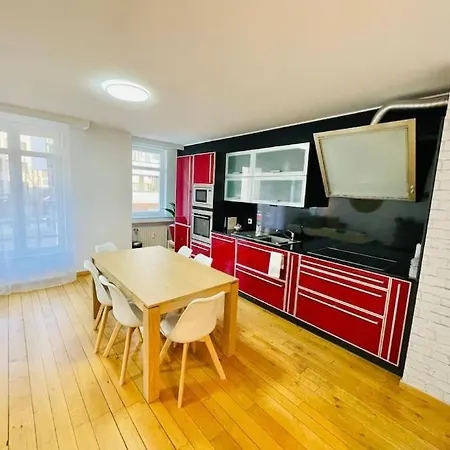 Stylish 2 Bedrooms In Center *